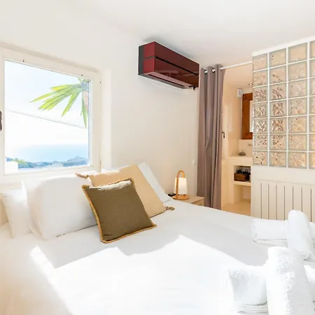 Stunning Ibizenca With Private Pool In Сиджес