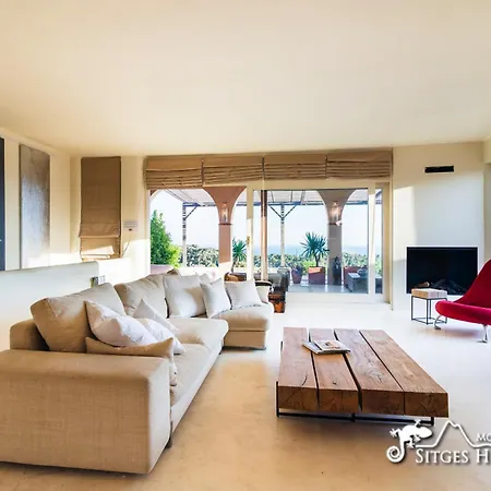 Stunning Ibizenca With Private Pool In Villa Sitges